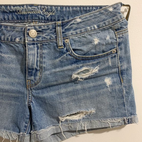 AMERICAN EAGLE Blue ripped Jean Short - Picture 3 of 4